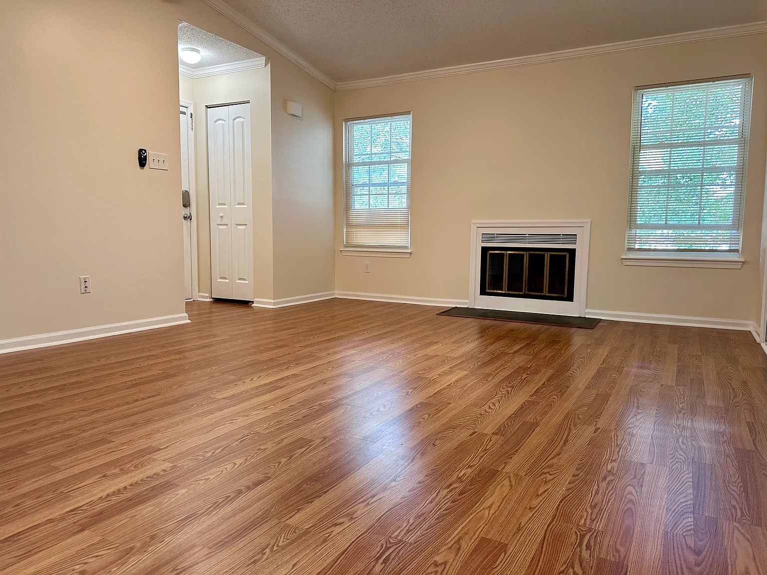 2 bed, 1000 sqft, $1,650 — Photo 2
