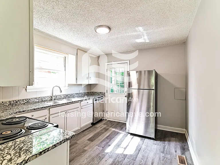 814802_006_kitchen_6.jpg