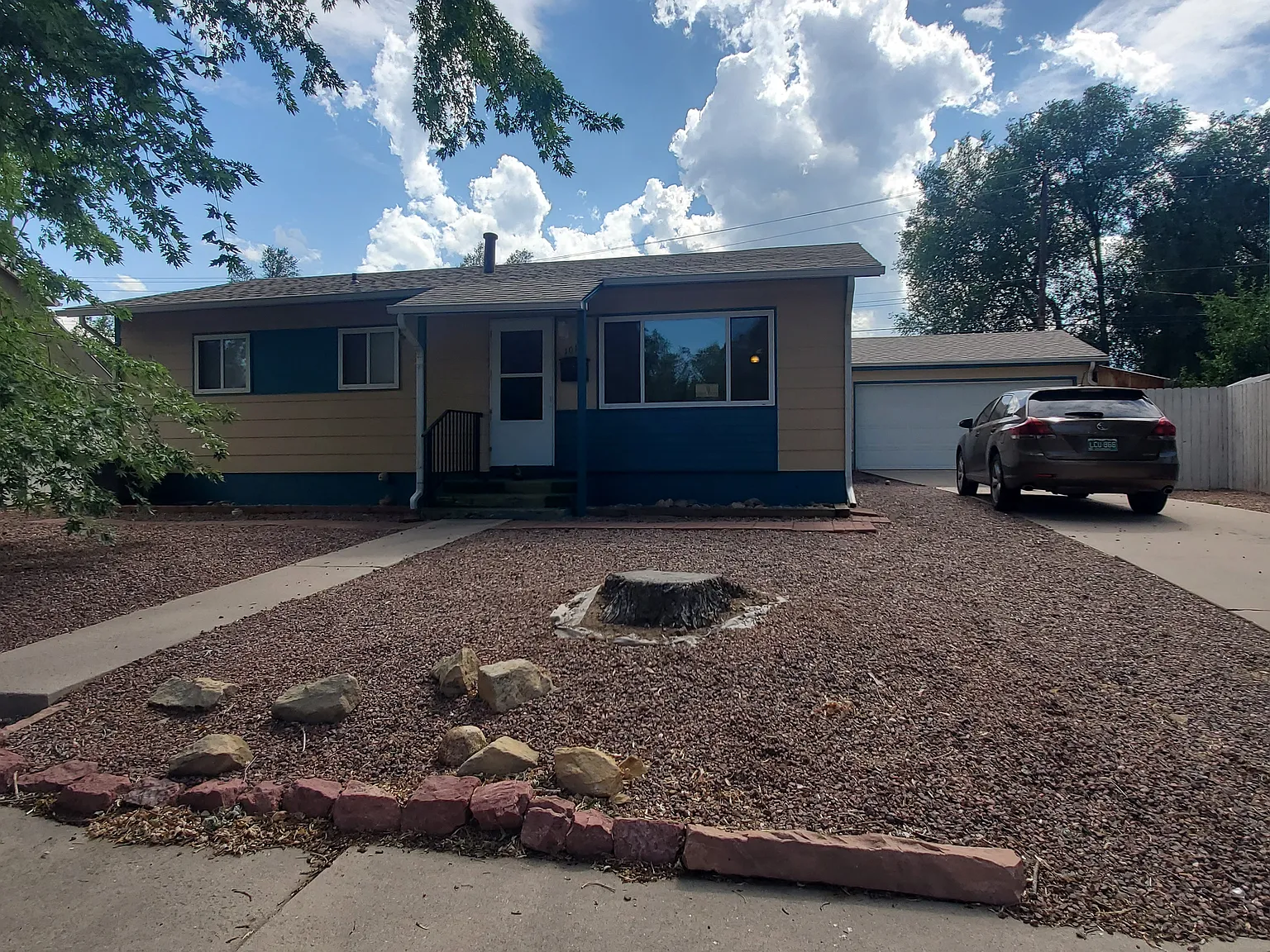 3 bed, 894 sqft, $1,900 — Photo 2