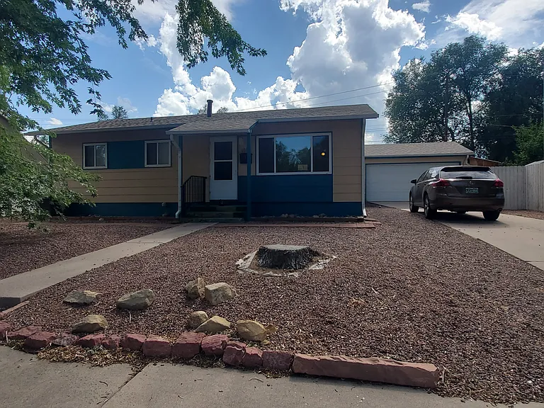 1013 Florence Ave — Photo 2