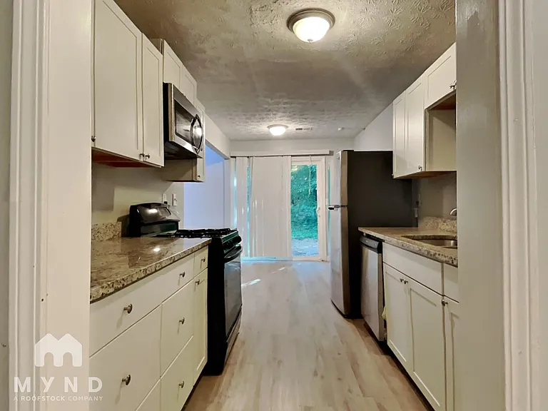 3047 Brook Hollow Dr — Photo 3