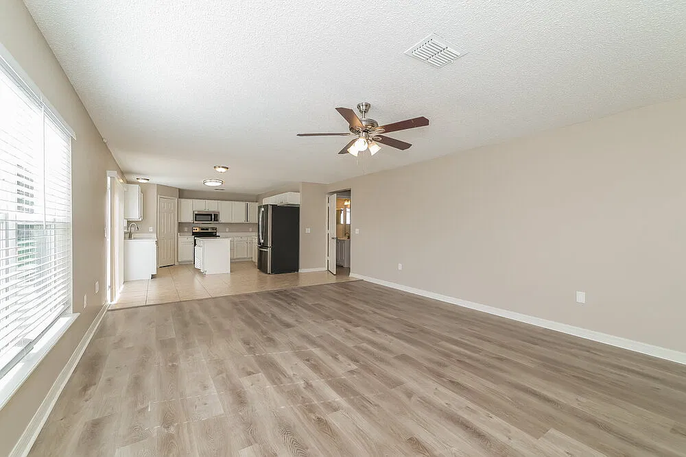 4 bed, 2.5 bath, 2380 sqft, $3,680 — Photo 4