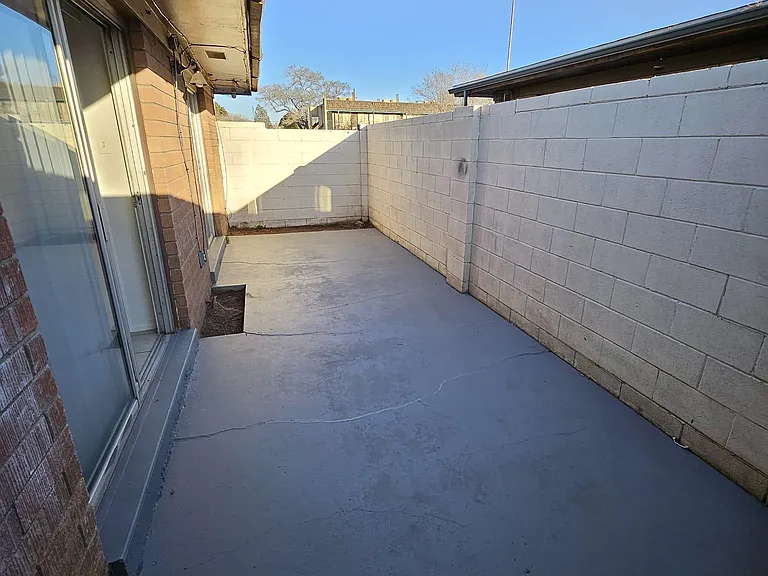 521 Palomas Dr SE #A — Photo 15