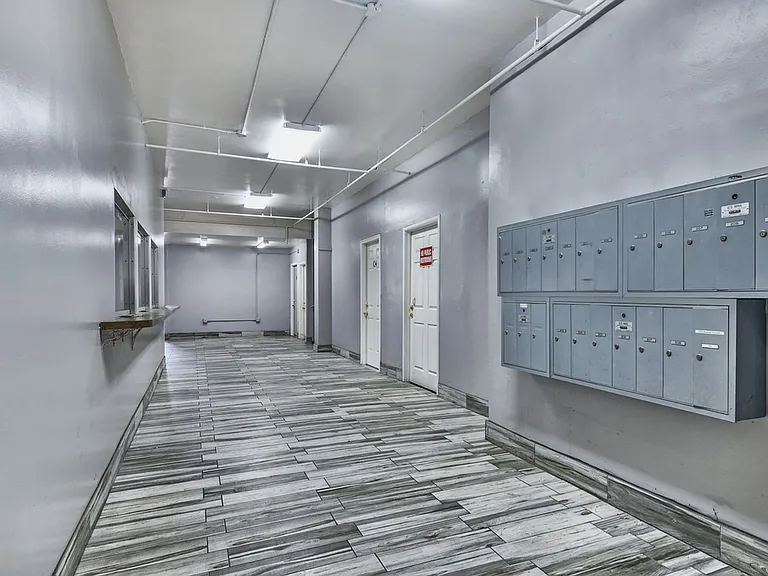 MacArthur Park Apartments — Photo 30