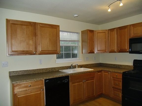 5th image of 1692 Hillcrest Frst