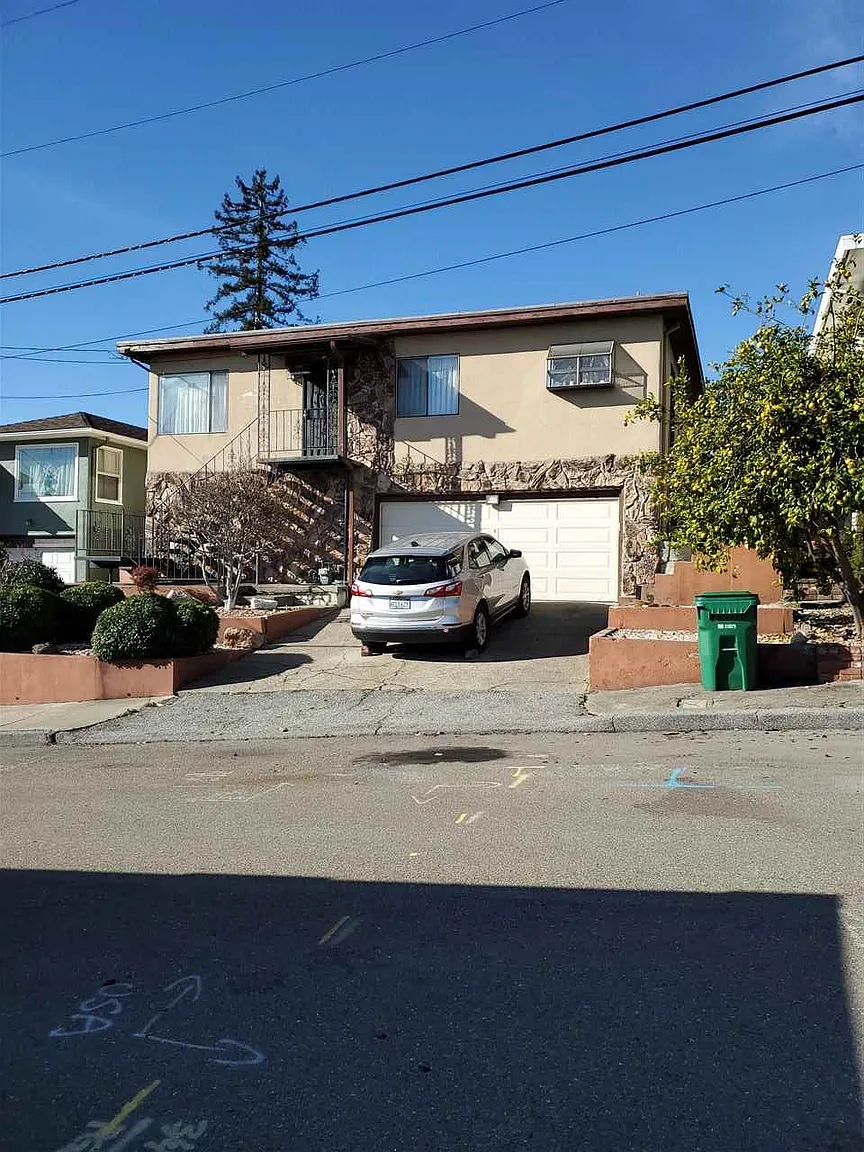 2222 Pomar Vista St photo 1