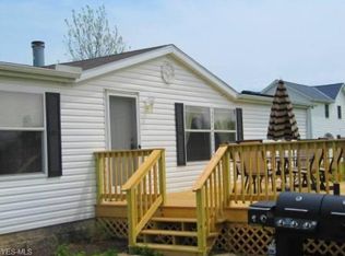 128 Fernwood Ln, Kelleys Island, OH 43438
