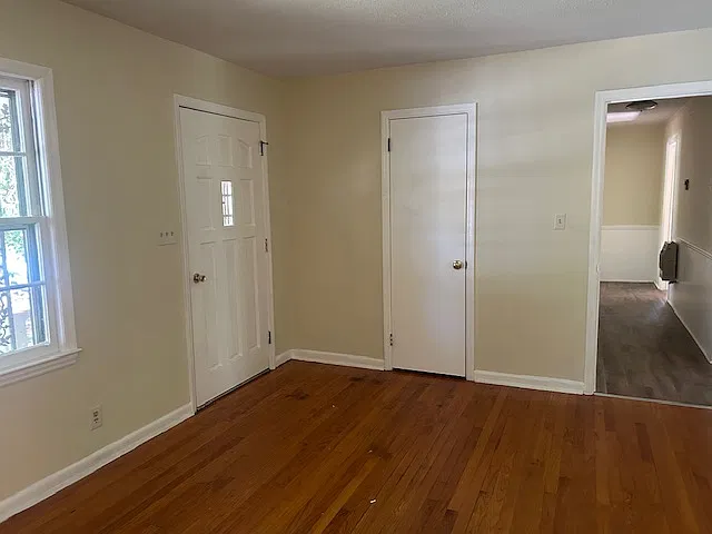 3 bed, 2200 sqft, $1,800 — Photo 3
