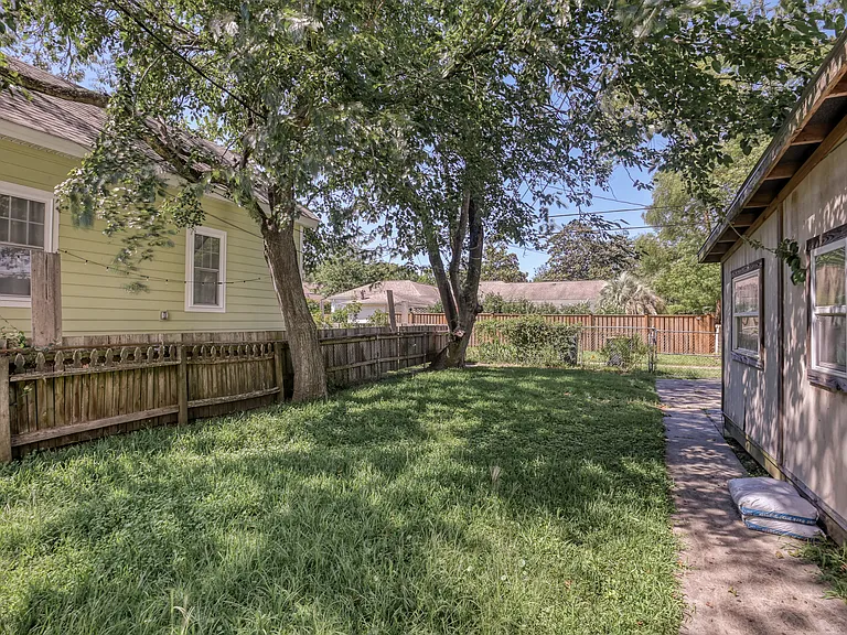 26-28 Columbus Dr — Photo 17