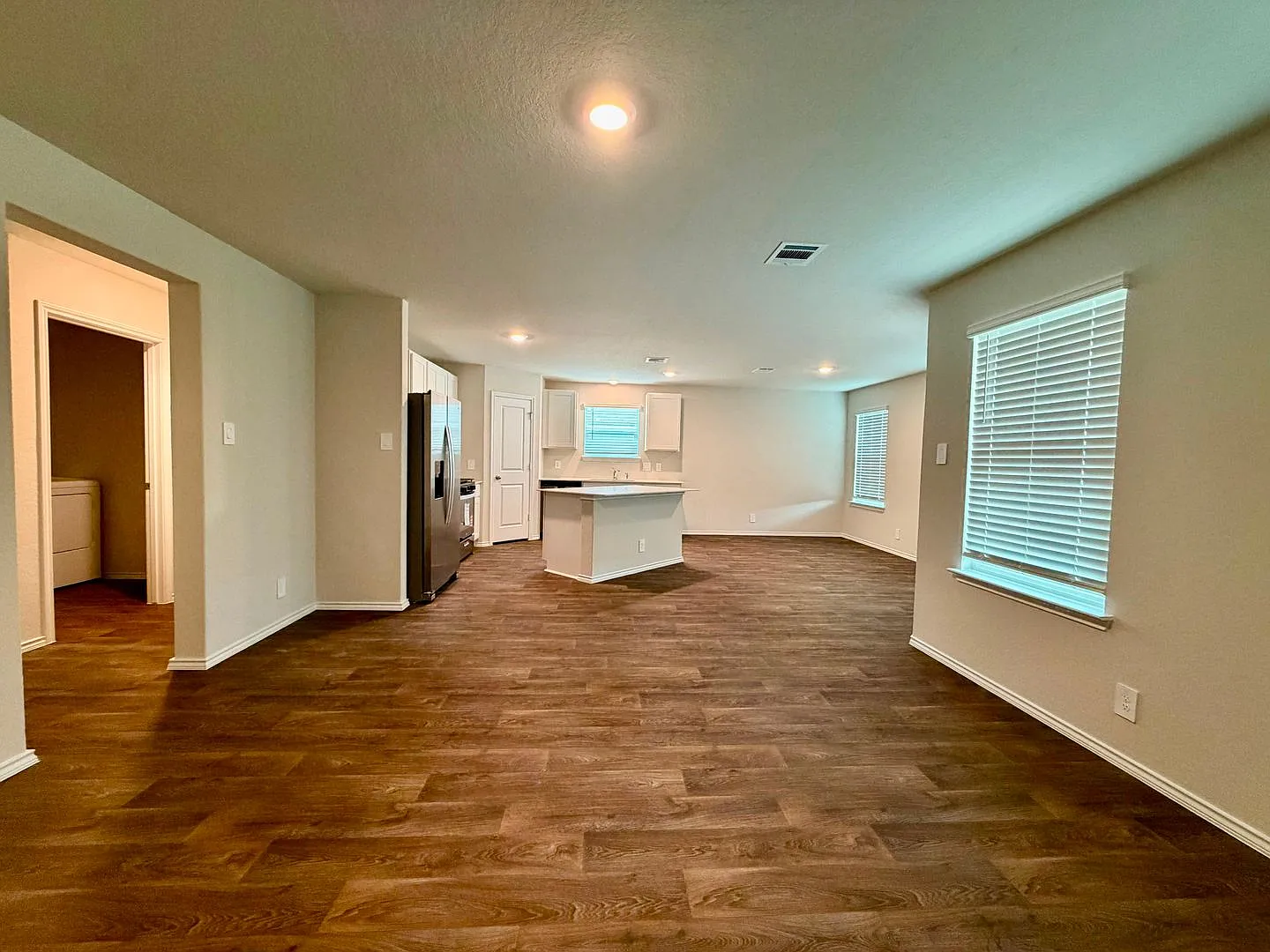 Spacious 4-Bedroom Home with Loft in Redbird Ranch — Photo 4