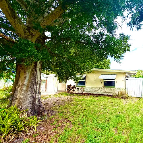 516 Northmoor Ave N Photo 1