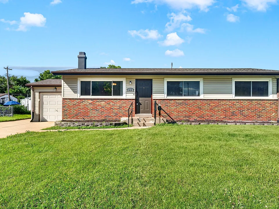 615 Loyola Dr