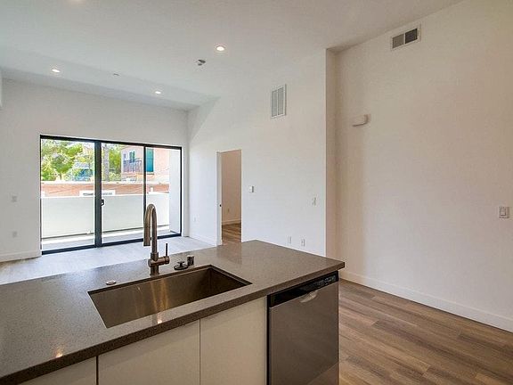 4th image of 4021 Georgia St #8