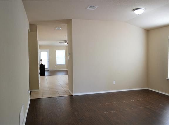 4th image of 617 Holbrooke St