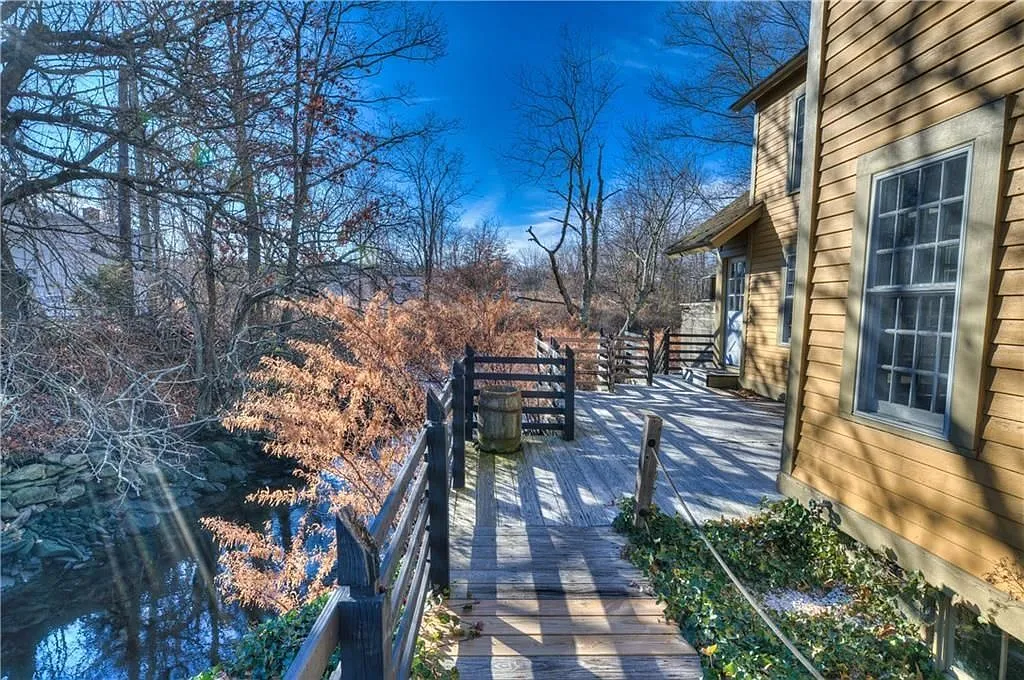 2 bed, 1.0 bath, 878 sqft, $2,300 — Photo 3