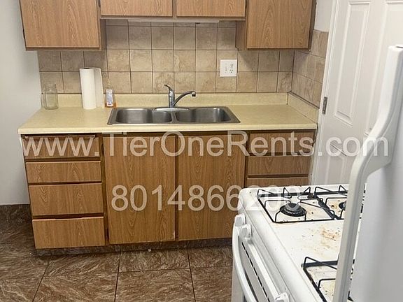 5th image of 203 E Beryl Ave #203