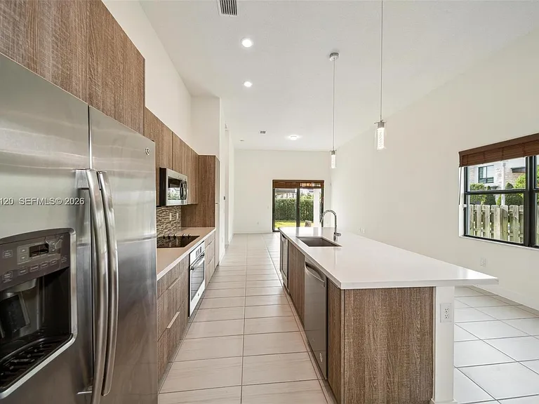 7635 NW 103rd Pl — Photo 13