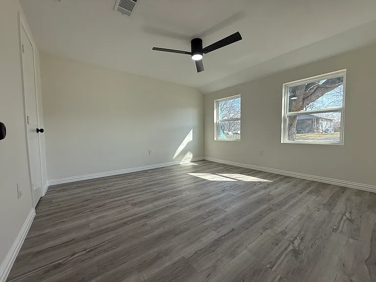504 N Denison St — Photo 9