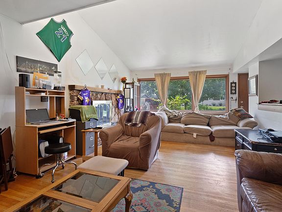 3rd image of 2906 Nash Rd