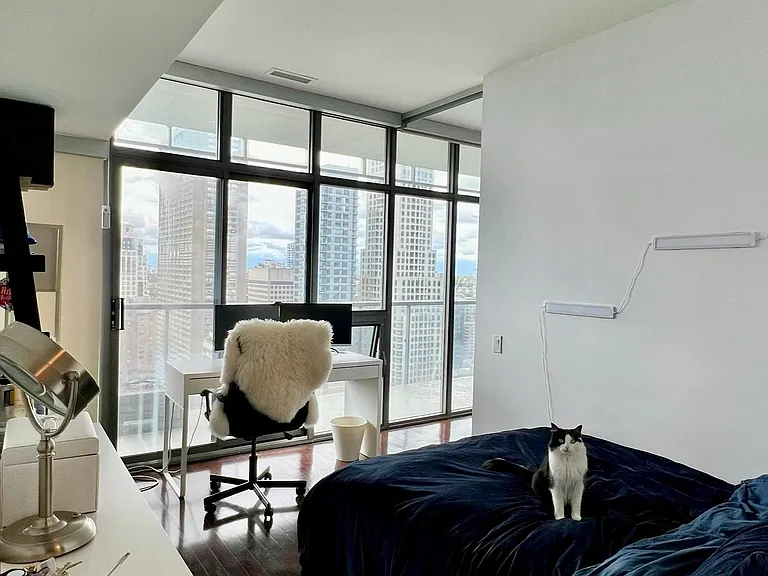 33 Charles St E #2807 — Photo 4