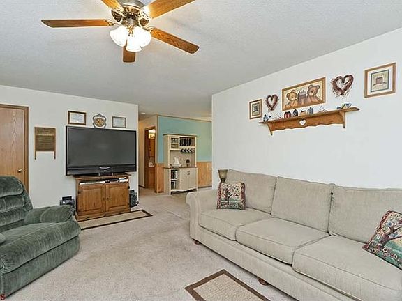 3rd image of 1418 Bishop Dr
