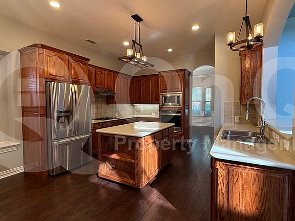 5th image of 1732 E Branch Hollow Dr