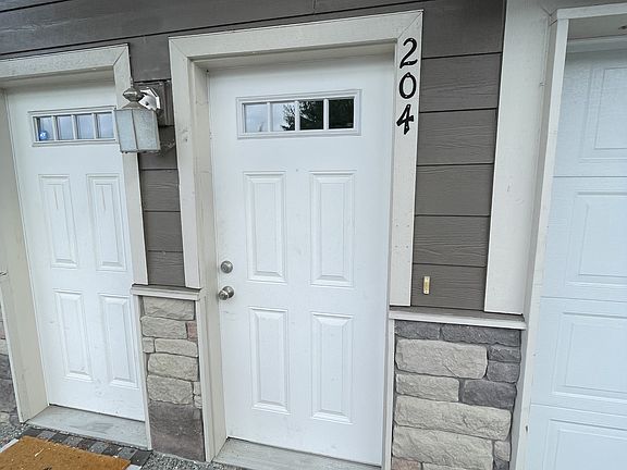 2nd image of 5013 148th St NE Unit 204