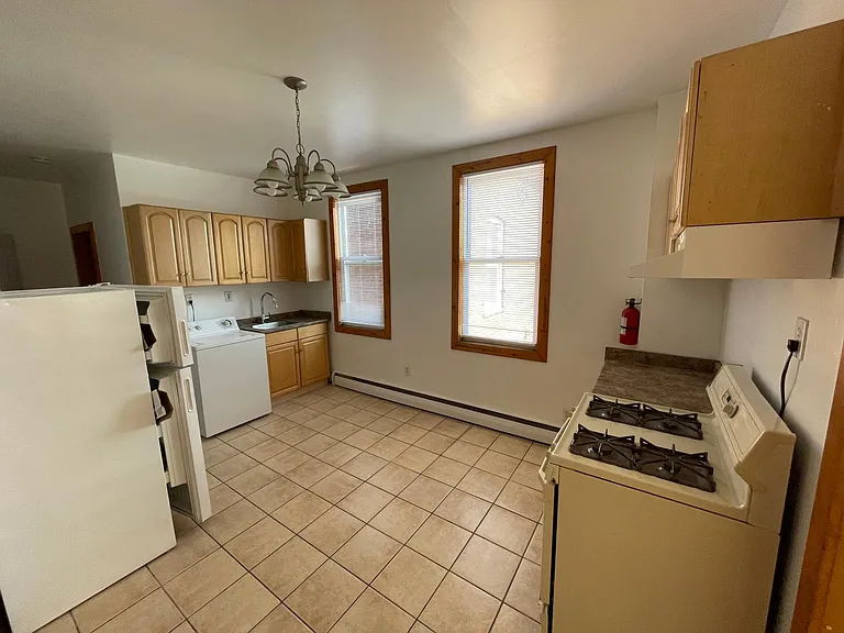135 Jewell St #4 — Photo 8