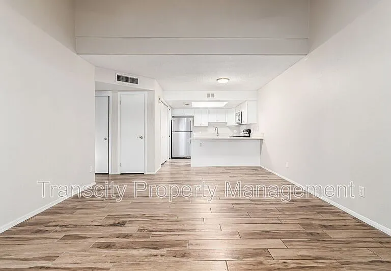 2143 E Center Ln #2 — Photo 4