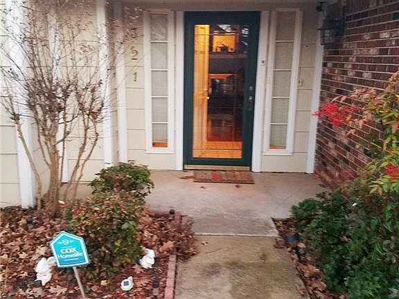 3rd image of 321 22nd Ave NE