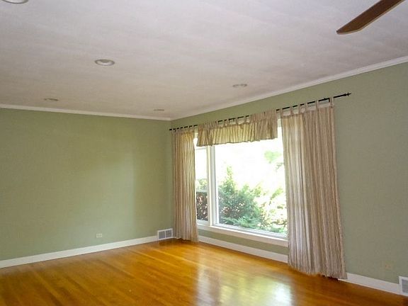 Great Living Room with Generous Sunlight 