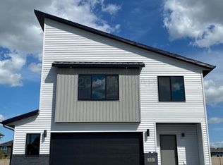 921 Ashley Dr W, West Fargo, ND
