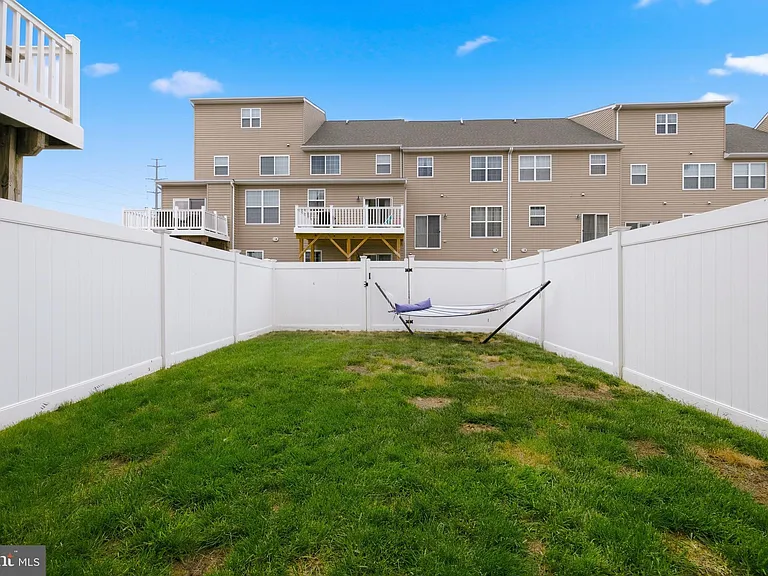 121 Polo Way — Photo 43