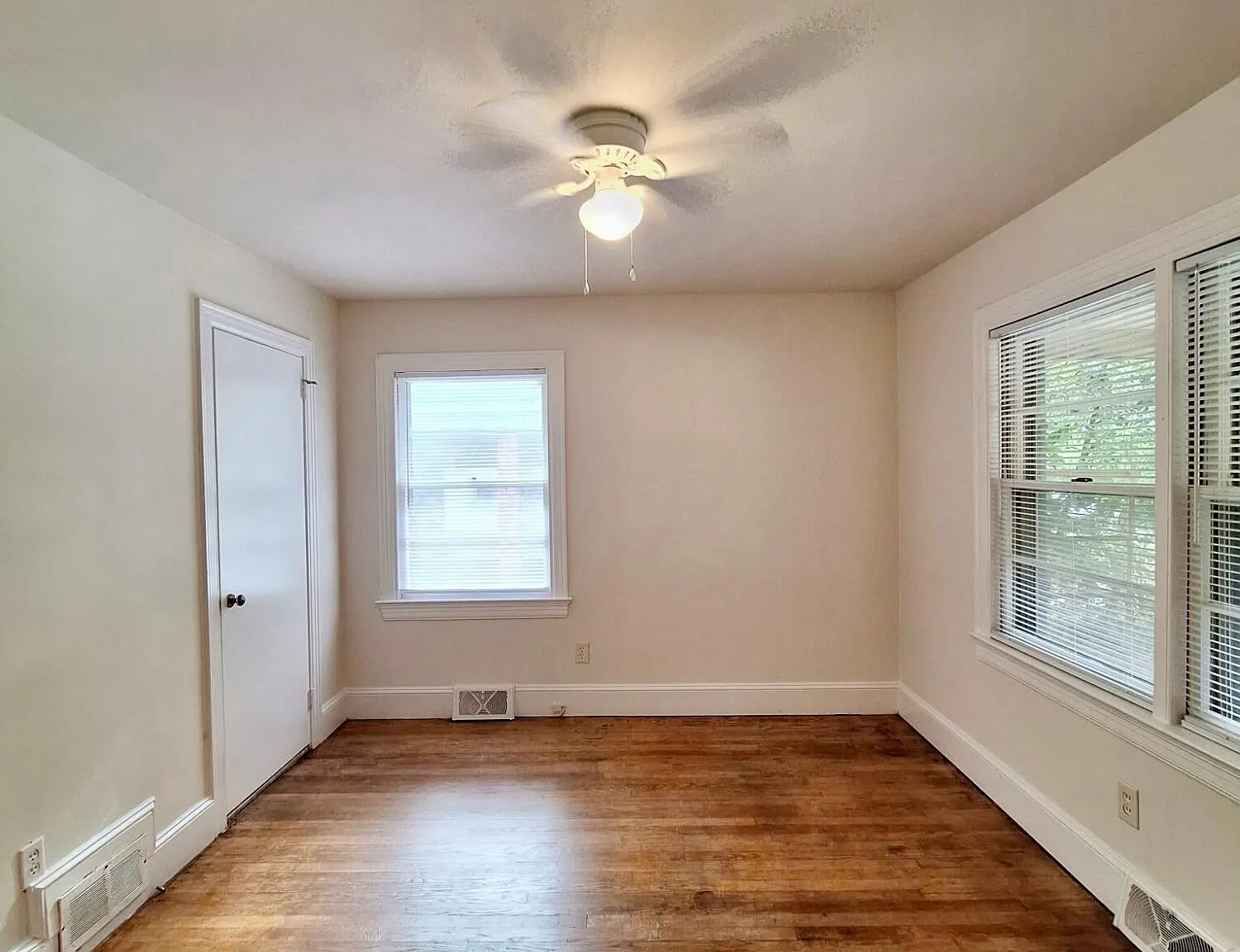 2 bed, 1.0 bath, $1,100 — Photo 4