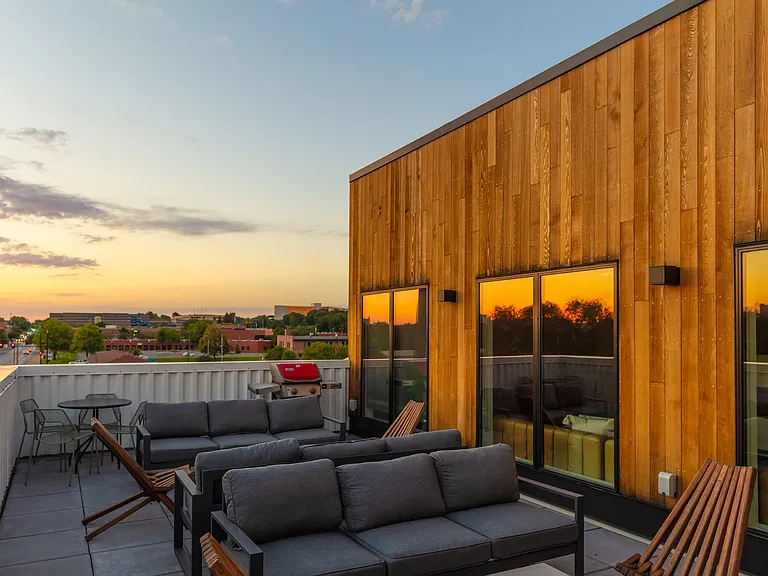 Rowat Lofts Apartments — Photo 12