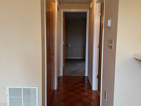 4th image of 813 Roanoke Blvd #811