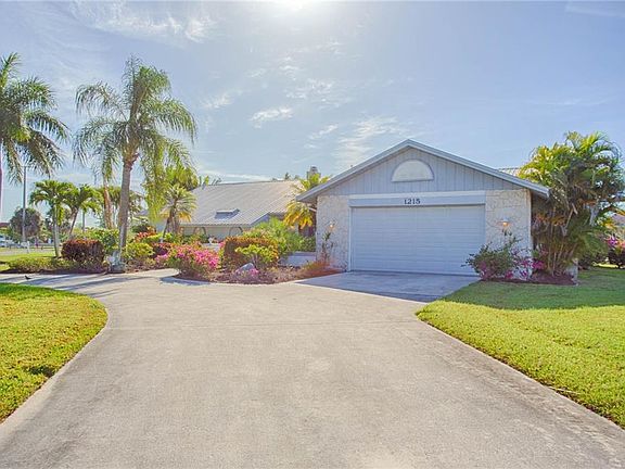 2nd image of 1215 Columbian Dr