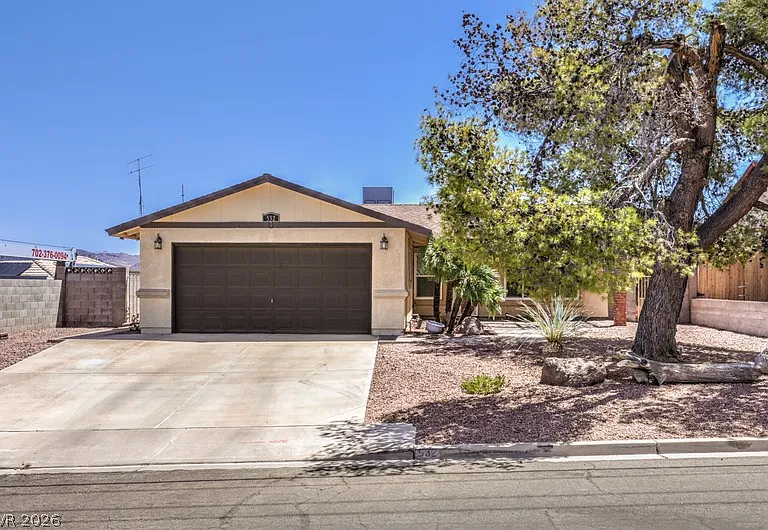 532 Mona Ln — Photo 2