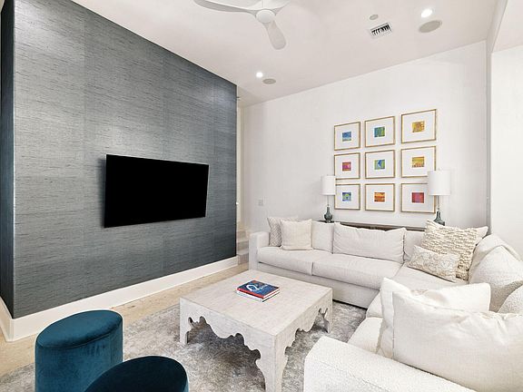 3rd image of 86 N Charles St