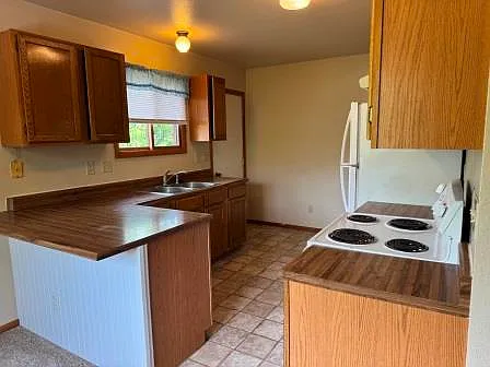 1608 W Koch Street — Photo 4