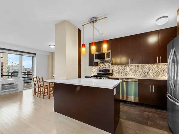 392 Central Park West image 3 of 14