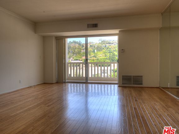 3rd image of 999 N Doheny Dr APT 603