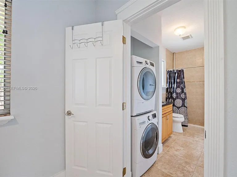 4 Transylvania Ave — Photo 12