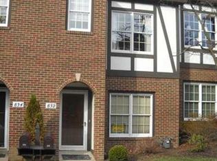832 Kingsberry Cir, Pittsburgh, PA 15234