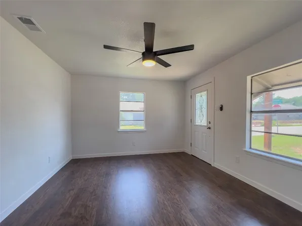 1725 Daniel St, Fort Worth, TX 76104