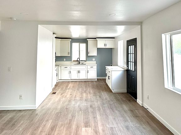 2nd image of 1259 E Laurelwood Dr
