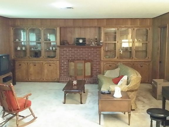 32'9" X 17'9" Den is HUGE