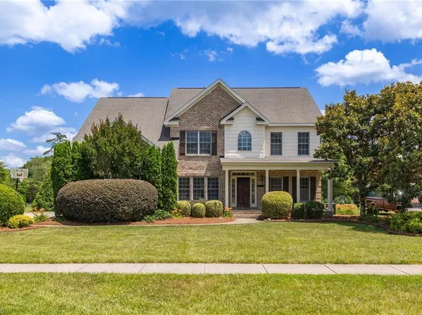 5722 Mabe Dr, Oak Ridge, NC 27310