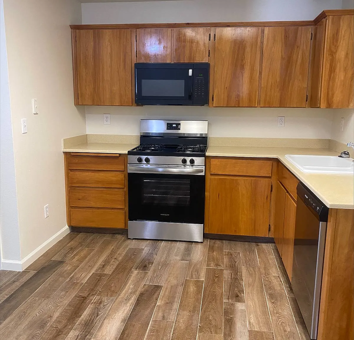 2 bed, 949 sqft, $1,575 — Photo 4