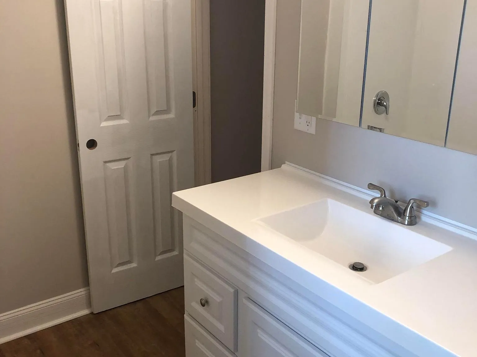 3 bed, 851 sqft, $2,300 — Photo 4